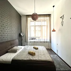 https://wonderful-design-apartment-in-the-city-centre.inbudapesthotels.com